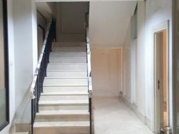 DISEWAKAN GEDUNG KOMERSIL At SENOPATI Ry , IDR. 2,5 M/thn