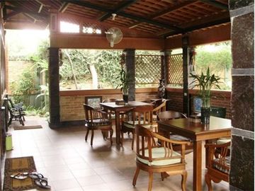 Dijual rumah mewah dengan lokasi strategis di Lenteng Agung