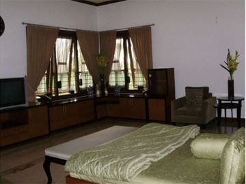 Dijual rumah mewah dengan lokasi strategis di Lenteng Agung