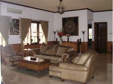 Dijual rumah mewah dengan lokasi strategis di Lenteng Agung