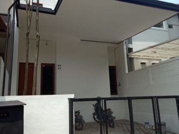 Rumah baru di Setraduta Semi Furnish Jarang ada harga di bawah 2M DEKAT sarijadi