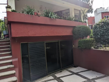 HERMOSA CASA EN UN NIEVEL CON JARDIN GIGANTE Y BELLO