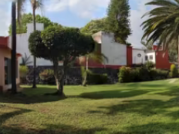 HERMOSA CASA EN UN NIEVEL CON JARDIN GIGANTE Y BELLO