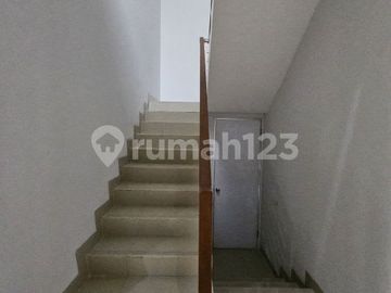 Rumah 2 Lantai Siap Huni Dalam Cluster One Gate System di Cinere