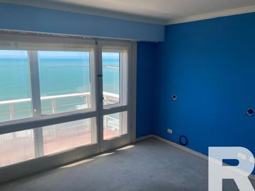 Departamento en venta de 7 dormitorios c/ cochera en Playa Grande