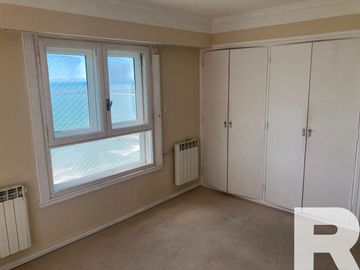 Departamento en venta de 7 dormitorios c/ cochera en Playa Grande
