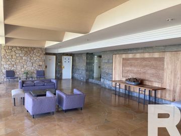 Departamento en venta de 7 dormitorios c/ cochera en Playa Grande