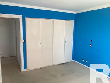 Departamento en venta de 7 dormitorios c/ cochera en Playa Grande