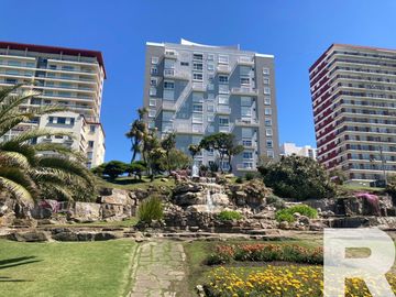 Departamento en venta de 7 dormitorios c/ cochera en Playa Grande