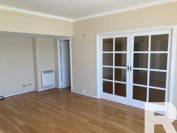 Departamento en venta de 7 dormitorios c/ cochera en Playa Grande