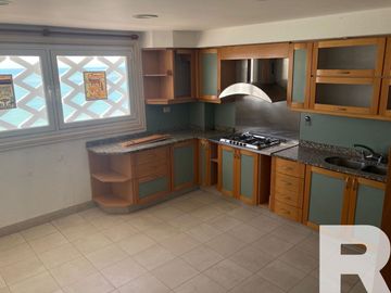 Departamento en venta de 7 dormitorios c/ cochera en Playa Grande