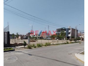 🌅 ¡Tu nuevo hogar te espera en la mejor zona de Nuevo Chimbote! 🌅

Te presentamos un hermoso terreno en el desarrollo de Los Portales, Villas de la