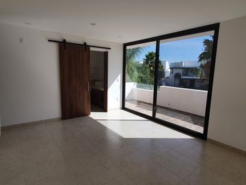 Residencia en Portanova, de Autor, Jardín, Sala TV, 3 Recamaras, de LUJO