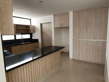 Residencia en Portanova, de Autor, Jardín, Sala TV, 3 Recamaras, de LUJO