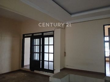 Rumah Hook Dengan 6 Kios  Di Harapan Indah 1, Bekasi