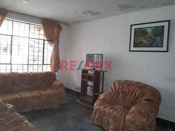 Se Vende Casa Con Terreno Por Edificar- La Esperanza Trujillo