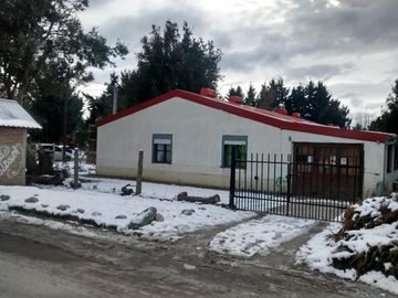 Vivienda de tres dormitorios en proximidad del Lago Moreno. Barrio Covibar