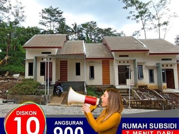 Hunian Area Pakis Nyaman design Modern Minimalis