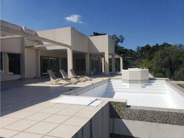 VENTA CASA ESPECTACULAR MANSIÓN CON COSTA AL LAGO