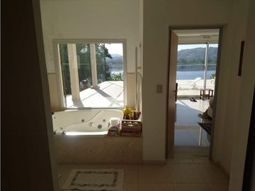 VENTA CASA ESPECTACULAR MANSIÓN CON COSTA AL LAGO