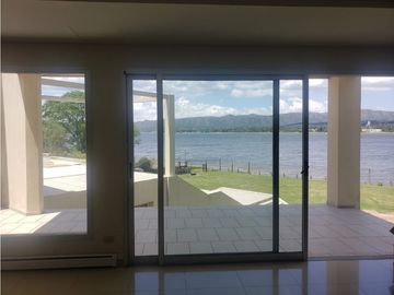 VENTA CASA ESPECTACULAR MANSIÓN CON COSTA AL LAGO