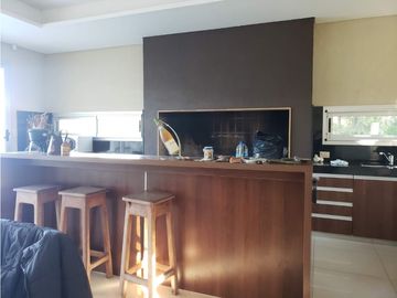 VENTA CASA ESPECTACULAR MANSIÓN CON COSTA AL LAGO