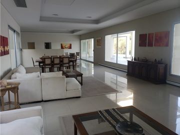 VENTA CASA ESPECTACULAR MANSIÓN CON COSTA AL LAGO