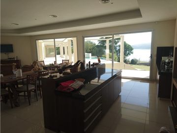 VENTA CASA ESPECTACULAR MANSIÓN CON COSTA AL LAGO