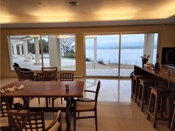VENTA CASA ESPECTACULAR MANSIÓN CON COSTA AL LAGO