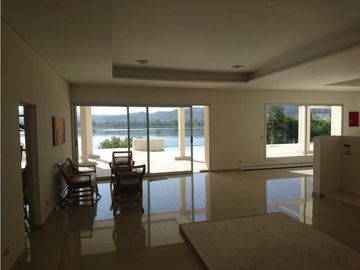 VENTA CASA ESPECTACULAR MANSIÓN CON COSTA AL LAGO