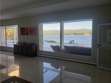VENTA CASA ESPECTACULAR MANSIÓN CON COSTA AL LAGO