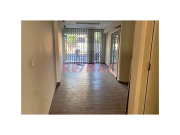 Titulo: Alquila Local Comercial En Av. Cayma – Excelente Ubicación