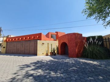 Casa en venta estilo mexicano en Zavaleta