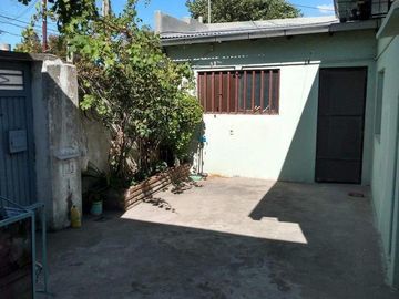 Casa 2 amb con patio y dependencia. Lote 170m2. Calle 9 de Julio y 182.