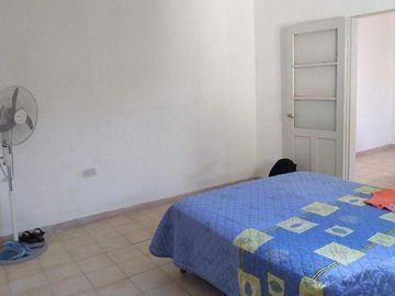 Casa 2 amb con patio y dependencia. Lote 170m2. Calle 9 de Julio y 182.