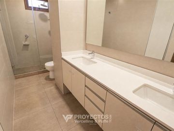Depto en venta de 2 dorm + 3B La dehesa Central