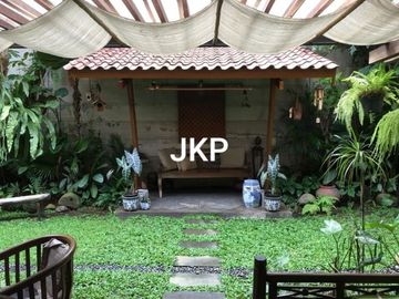 Rumah Cantik Artistik, Asri Bernuansa Etnis Interior Design & Material Jawa China & Belanda.