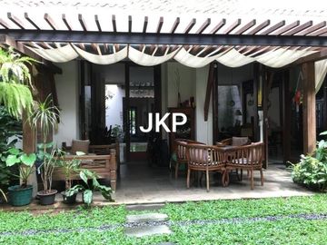 Rumah Cantik Artistik, Asri Bernuansa Etnis Interior Design & Material Jawa China & Belanda.