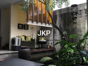 Rumah Cantik Artistik, Asri Bernuansa Etnis Interior Design & Material Jawa China & Belanda.