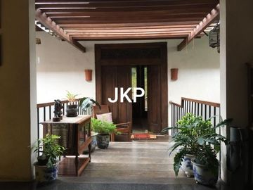 Rumah Cantik Artistik, Asri Bernuansa Etnis Interior Design & Material Jawa China & Belanda.