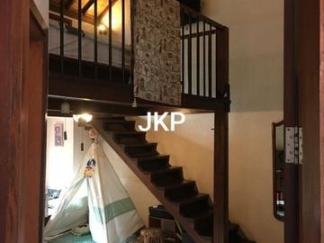Rumah Cantik Artistik, Asri Bernuansa Etnis Interior Design & Material Jawa China & Belanda.