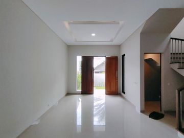 RUMAH MEWAH DI JALAN KALIURANG KM 10 TIMUR PASAR GENTAN