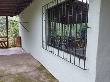 Casa al pie del rio