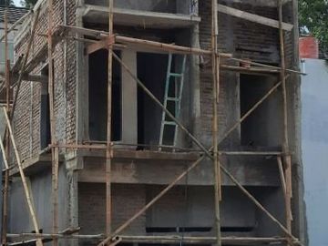 Rumah dua lantai full asesoris tinggal masuk harga terjangkau