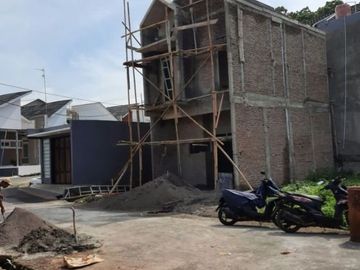 Rumah dua lantai full asesoris tinggal masuk harga terjangkau