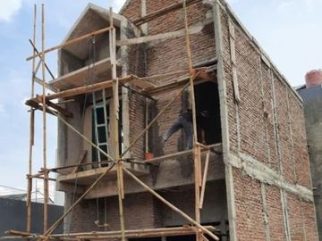Rumah dua lantai full asesoris tinggal masuk harga terjangkau