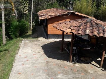 VENDO O CAMBIO ESTA CASA FINCA EN BARBOSA ANTIOQUIA.