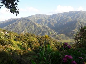 VENDO O CAMBIO ESTA CASA FINCA EN BARBOSA ANTIOQUIA.