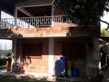 VENDO O CAMBIO ESTA CASA FINCA EN BARBOSA ANTIOQUIA.