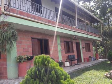 VENDO O CAMBIO ESTA CASA FINCA EN BARBOSA ANTIOQUIA.